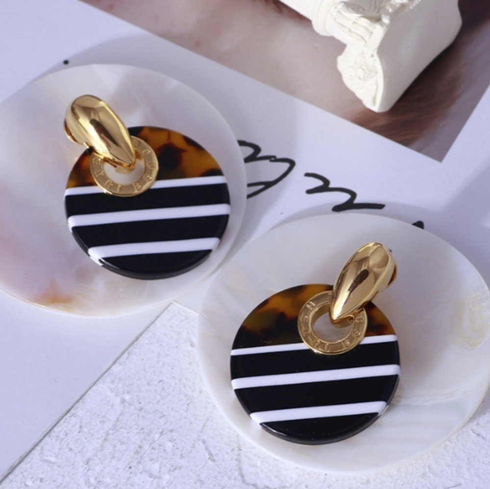Vintage Henri Bendel Statement Earring - Picture 5 of 9